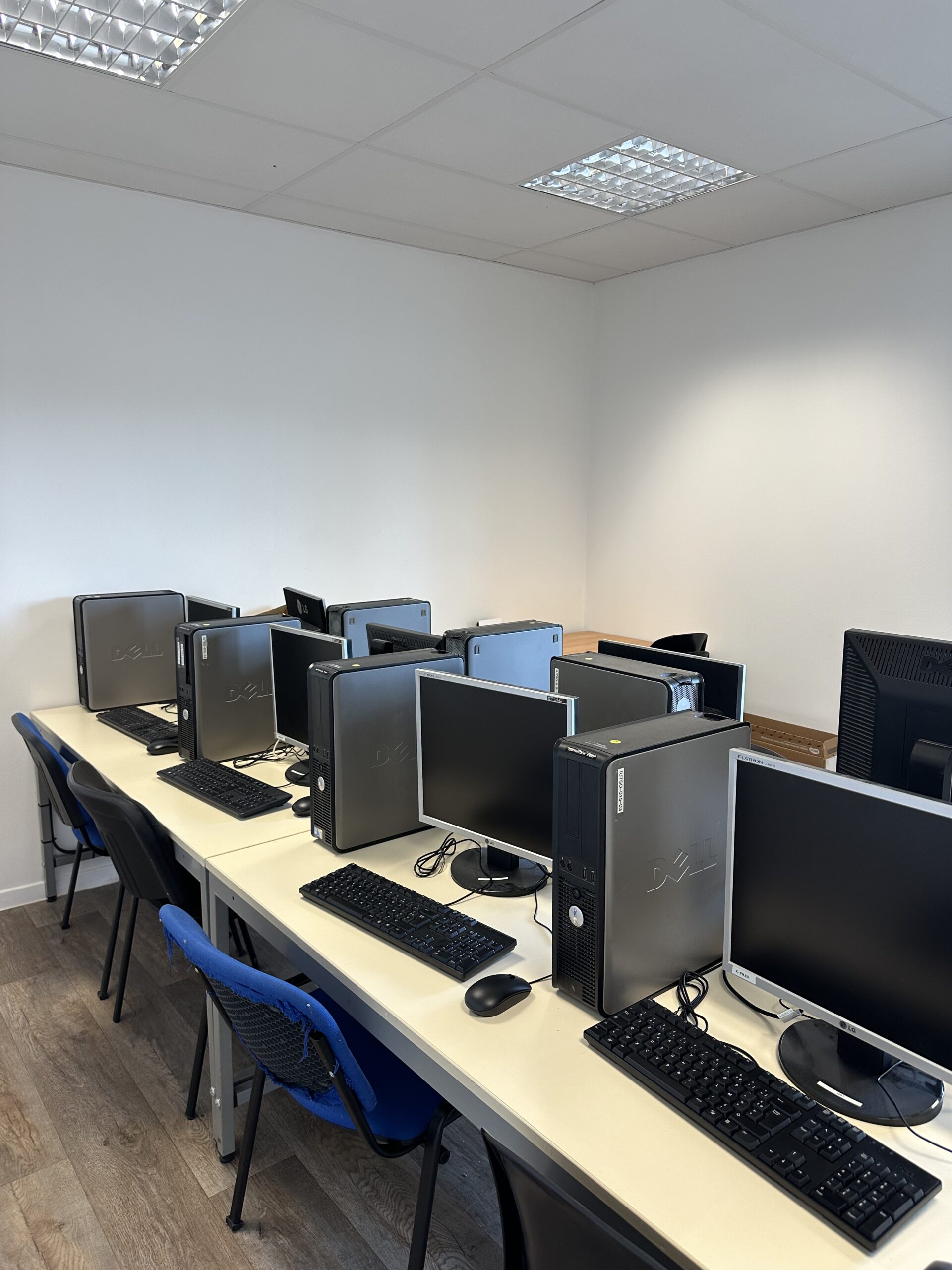 Image de 💻 𝐔𝐧𝐞 𝐬𝐚𝐥𝐥𝐞 𝐢𝐧𝐟𝐨𝐫𝐦𝐚𝐭𝐢𝐪𝐮𝐞 𝐨𝐮𝐯𝐞𝐫𝐭𝐞 𝐚̀ 𝐭𝐨𝐮𝐬 𝐚̀ 𝐥𝐚 𝐏𝐞́𝐩’ !